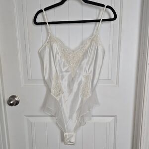 Vintage 1997 Victoria’s Secret White Lace Sequin Nighty Bridal Lingerie Medium